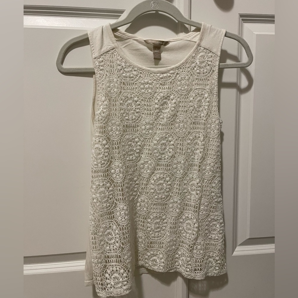 Banana Republic cream lace tank. Size: Small. In excellent condition.